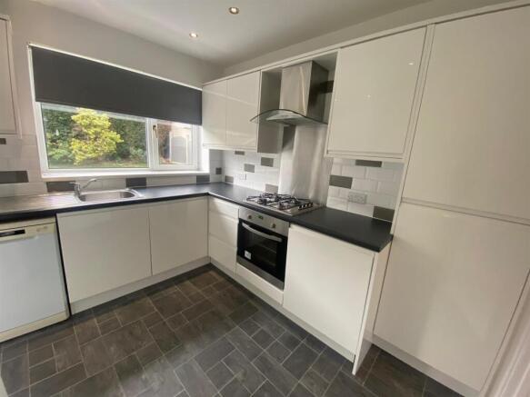 3 bed End of Terrace to rent Image 4