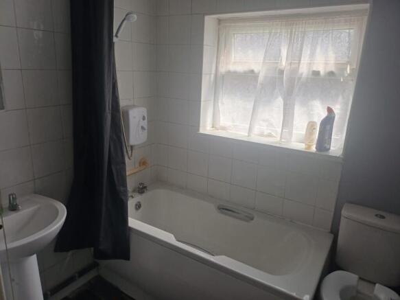 3 bed House to rent Image 8