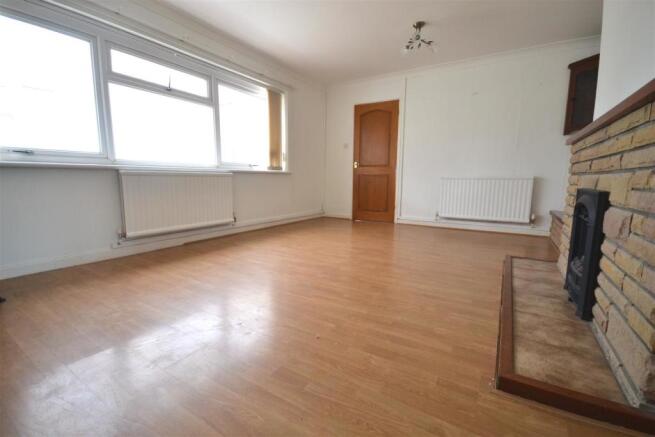 LOUNGE 2.JPG
