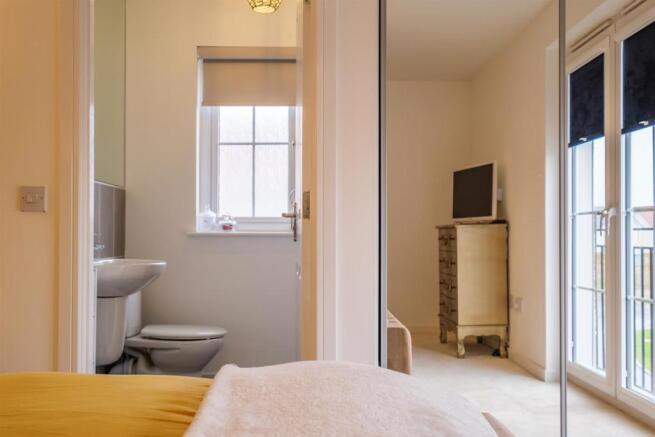 063-2_Hunterfield_Place_Carluke_ML84GY.jpg