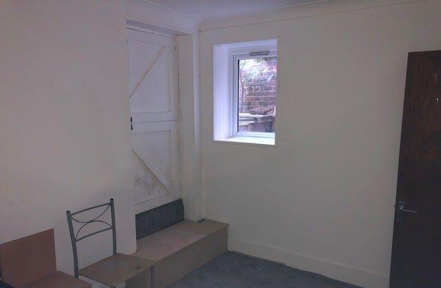 Flat 2, 6 St Augustine Road, Littlehampton, West Sussex, BN17 5NG photo 3
