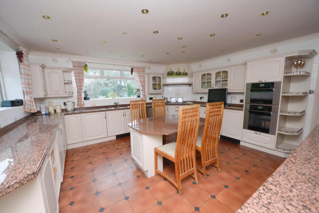Kitchen/Breakfast...