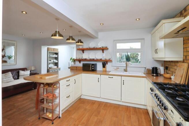 3 bed Semi-Detached for sale Image 4