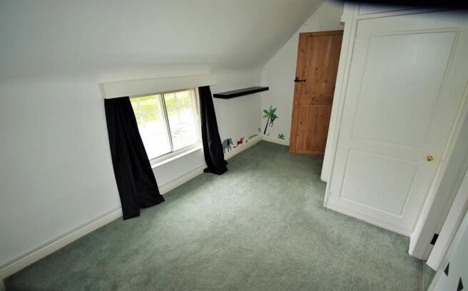 Third Bedroom En-Suite W.C.