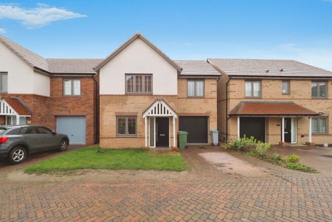 Fantastic front shot, very pretty detached home