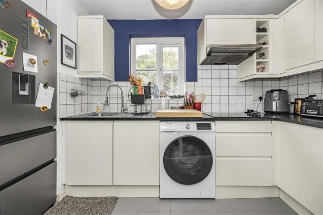 14 Riseholme Court Cadogan Terrace -005.jpg