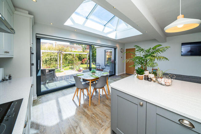 KITCHEN/DINING/SITTING