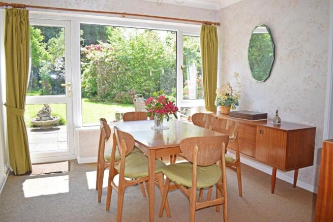 26 Orchard Croft, dining.jpg