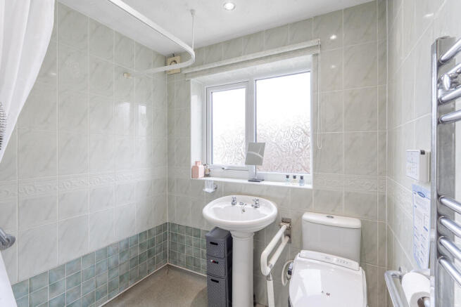 4 bed Semi-Detached Bungalow for sale Image 5