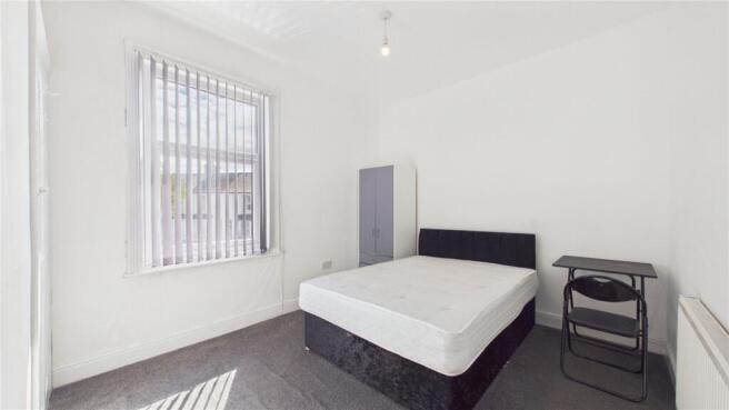 3 bed Terraced to rent Image 5