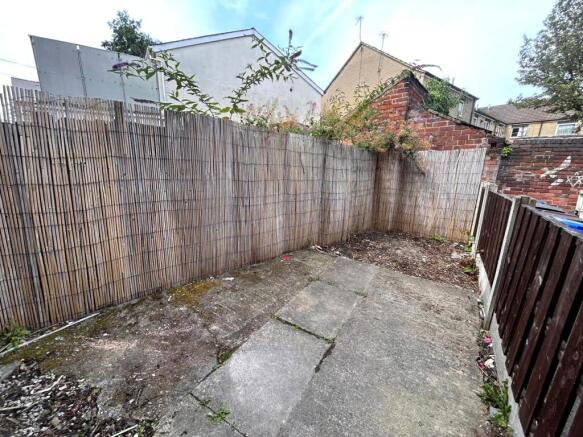 3 bed Terraced to rent Image 9