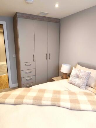 2 bed Apartment to rent Image 5