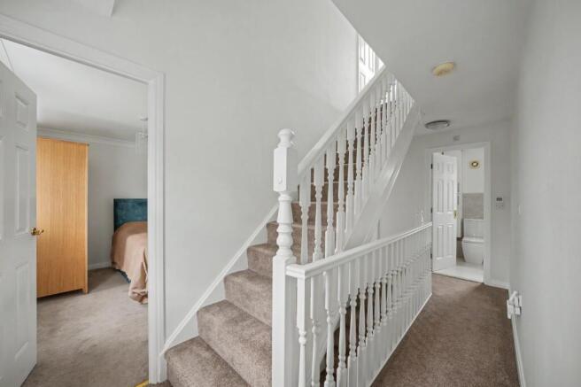 5 bed Detached for sale Image 11