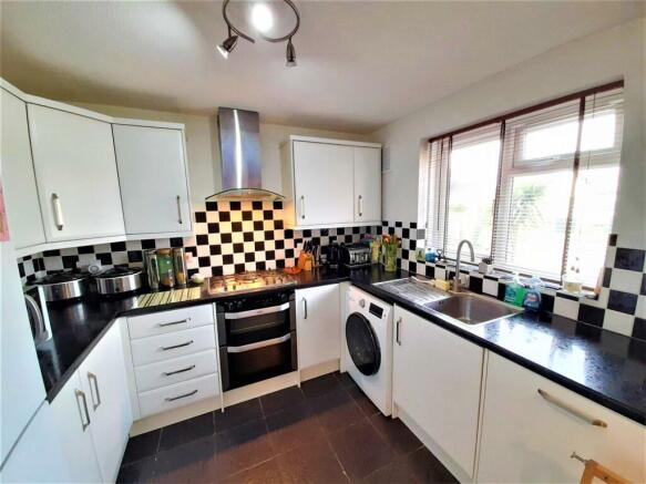 Kitchen 1.jpg