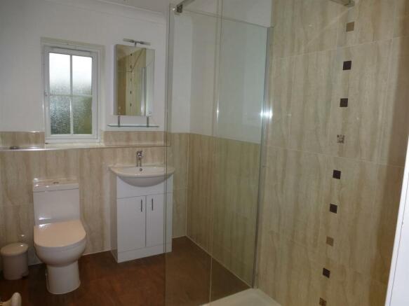 12 Stile Gardens - bathroom2 Feb 19.JPG