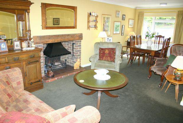 Lounge/Dining Room