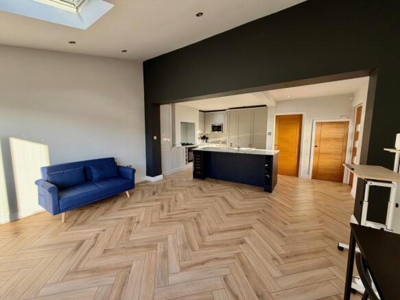 3 bed Semi-Detached to rent Image 5