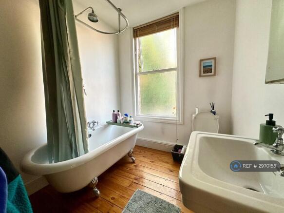 3 bed Terraced to rent Image 10