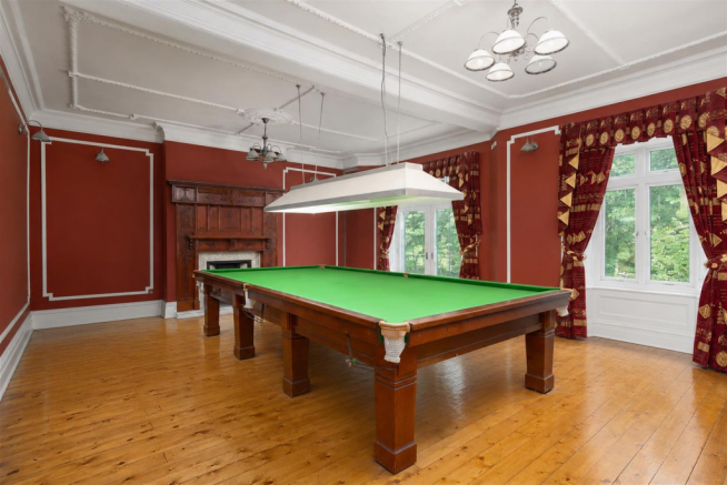 6 bed Detached for sale Image 9