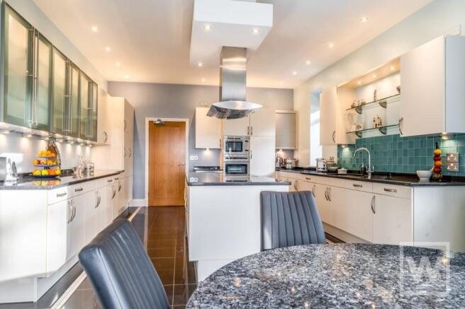 Kitchen/ dining area