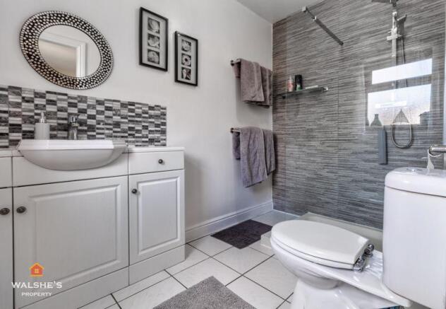 Bedroom 1 En-s...