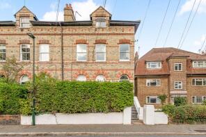 26b, Queens Road, Twickenham TW1 4EX