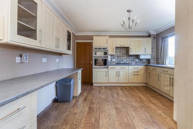 4 bed Detached for sale Image 7