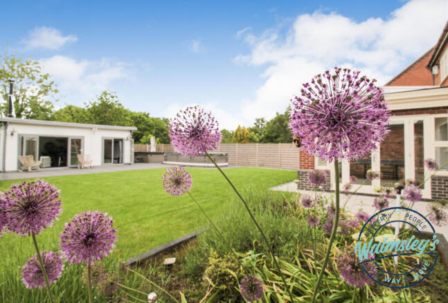 Rear gardens, cabin, hot tub & resistance pool