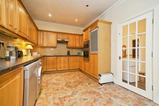 2 bed Apartment for sale Image 7