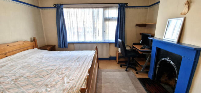 FRONT BEDROOM