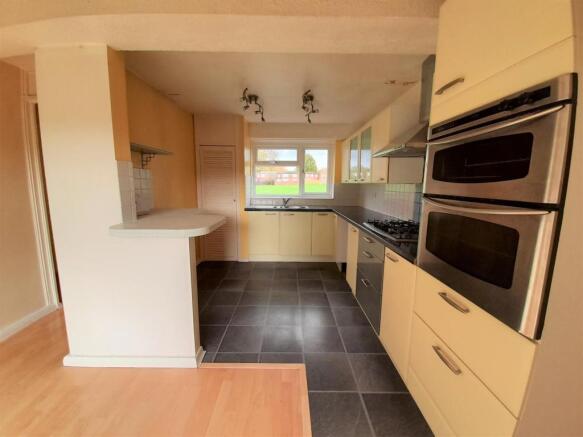 kitchen 1.jpg