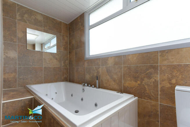 Family Bathroom 2