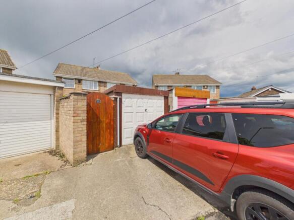 3 bed Semi-Detached for sale Image 12
