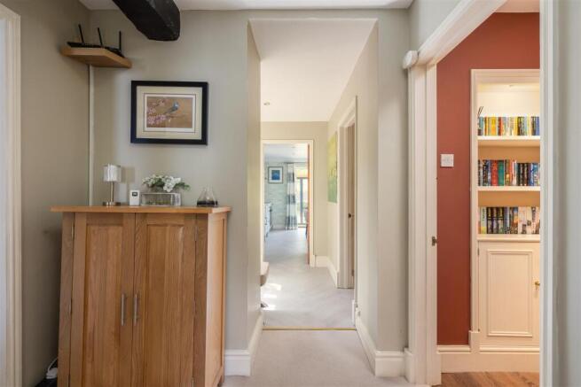 4 bed Detached for sale Image 8