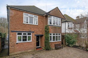 8, Kelvin Grove, Chessington KT9 1DP