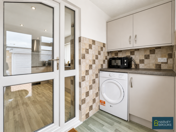 4 bed Detached for sale Image 8