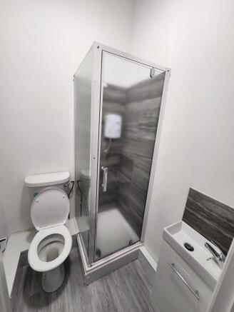 3 bed Flat to rent Image 7