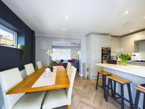 CAM01354G0-PR0303-STILL017