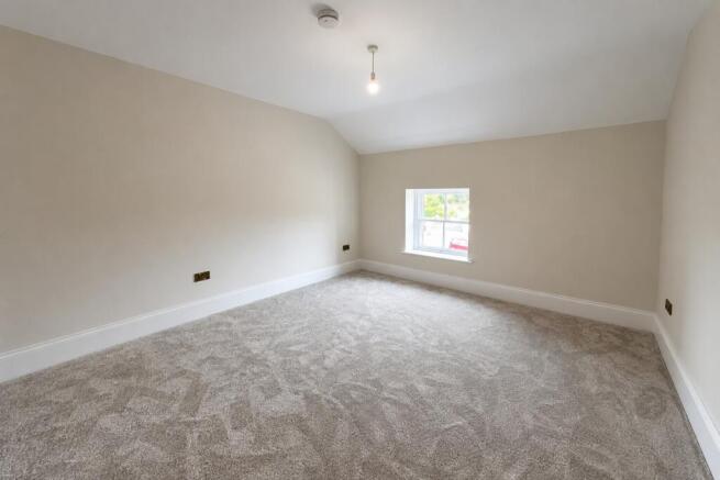 5 bed Town House for sale Image 11
