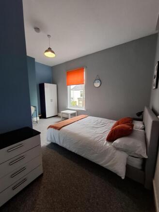 Furnished Room with Private En-Suite | Legsby Ave