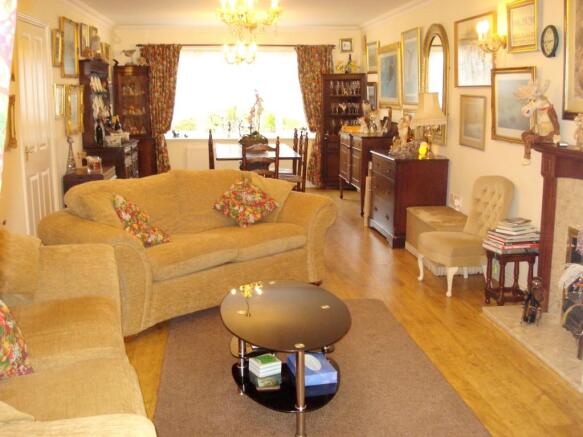 LOUNGE/DINER