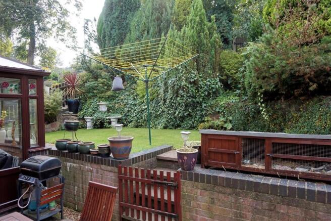 ENCLOSED REAR GARDEN