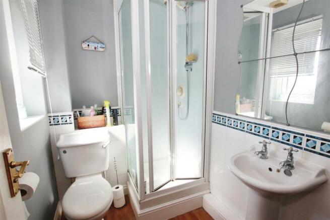EN SUITE SHOWER ROOM