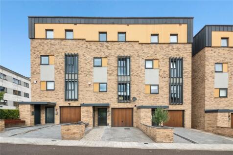 Noel Coward Avenue, Denham, Uxbridge, Buckinghamshire, UB9