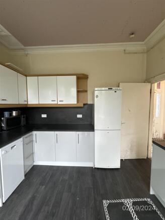 6 bedroom Detached for rent