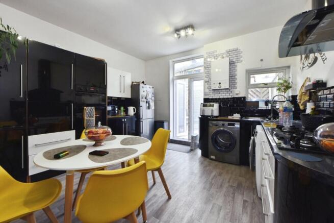 2 bed Terraced for sale Image 9
