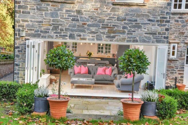 Indoors/Outdoors
