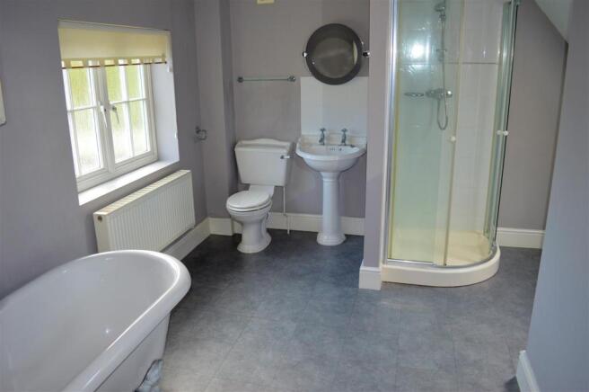FAMILY BATHROOM