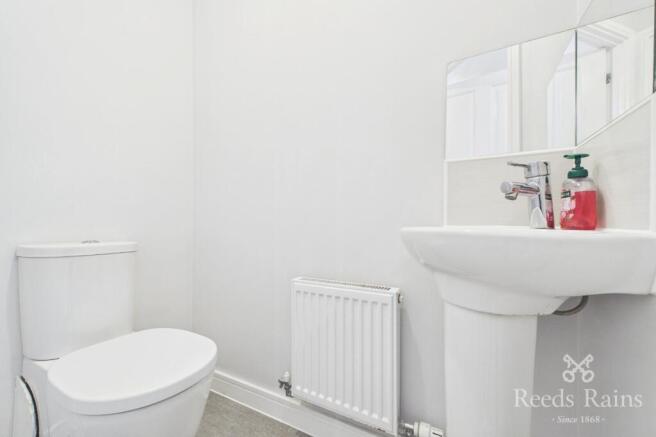 4 bed Detached for sale Image 10