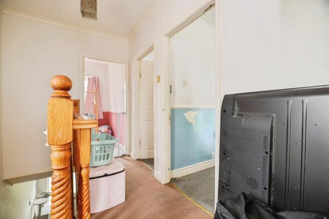 3 bed Terraced for sale Image 6